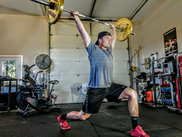 CrossFit clean & jerk voor beginners, een stap voor stap gids om de clean & jerk aan te leren